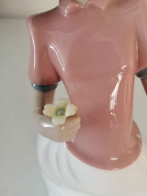 Nao Lladro - Large Lady holding flower REF. 1304