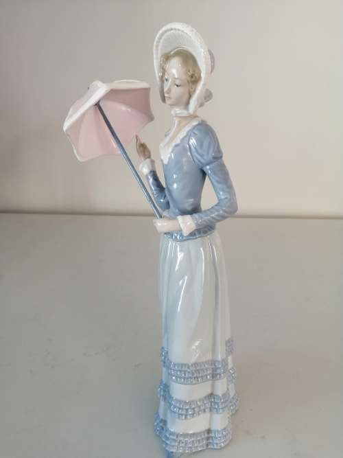 Retired Lladro Aranjuez Spain `Little Lady` Woman with Umbrella Figurine #4879
