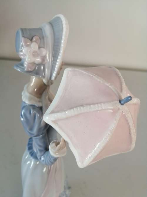 Retired Lladro Aranjuez Spain `Little Lady` Woman with Umbrella Figurine #4879