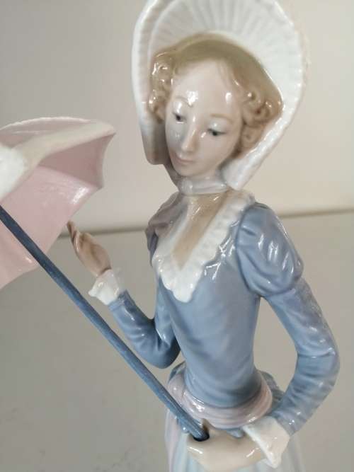 Retired Lladro Aranjuez Spain `Little Lady` Woman with Umbrella Figurine #4879