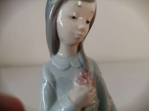 Lladro Nao Figurine - Girl with Hat and Flowers