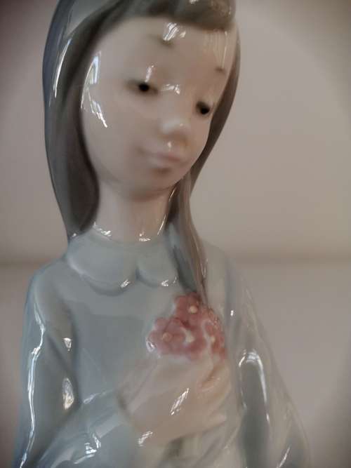 Lladro Nao Figurine - Girl with Hat and Flowers
