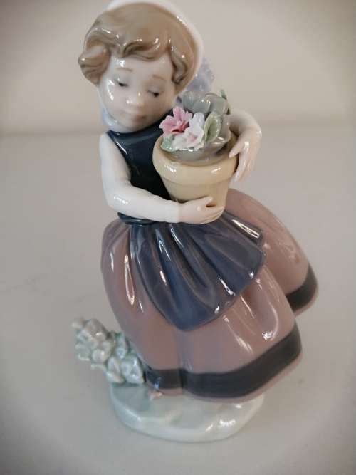 Lladro Figurine Girl Holding Basket of Flowers