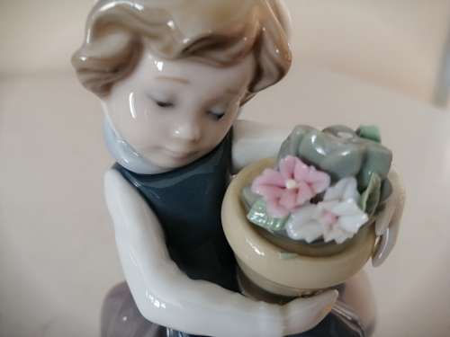 Lladro Figurine Girl Holding Basket of Flowers
