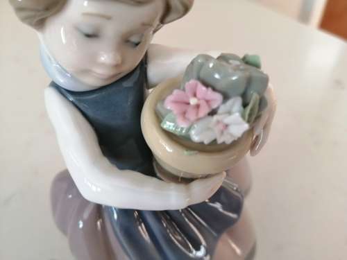 Lladro Figurine Girl Holding Basket of Flowers