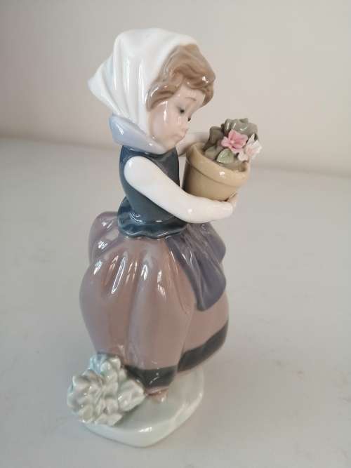 Lladro Figurine Girl Holding Basket of Flowers
