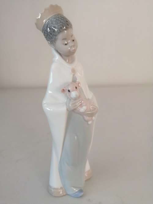 Lladro Black Legacy Collection Black Boy with Crown Holding a Lamb