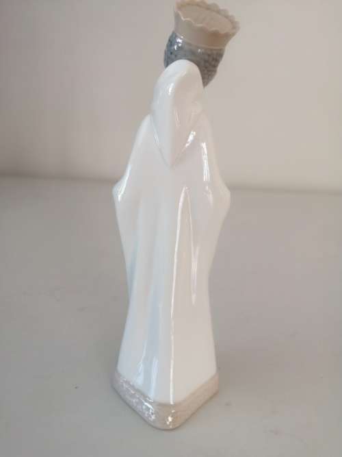 Lladro Black Legacy Collection Black Boy with Crown Holding a Lamb