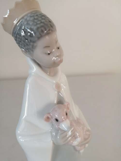 Lladro Black Legacy Collection Black Boy with Crown Holding a Lamb