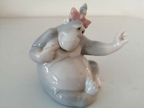 Nao by Lladro ` You are so Kind ` Gorilla
