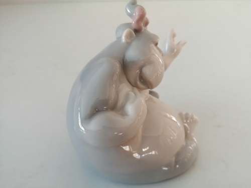 Nao by Lladro ` You are so Kind ` Gorilla