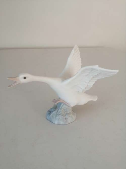 Lladro Porcelain Matt Figurine Duck Flying Retired Goose Bird Flight A9292