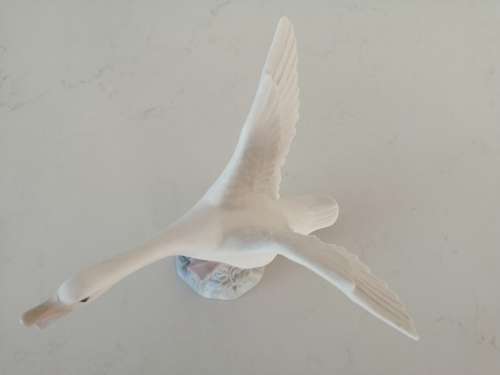 Lladro Porcelain Matt Figurine Duck Flying Retired Goose Bird Flight A9292