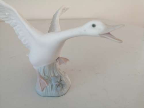 Lladro Porcelain Matt Figurine Duck Flying Retired Goose Bird Flight A9292