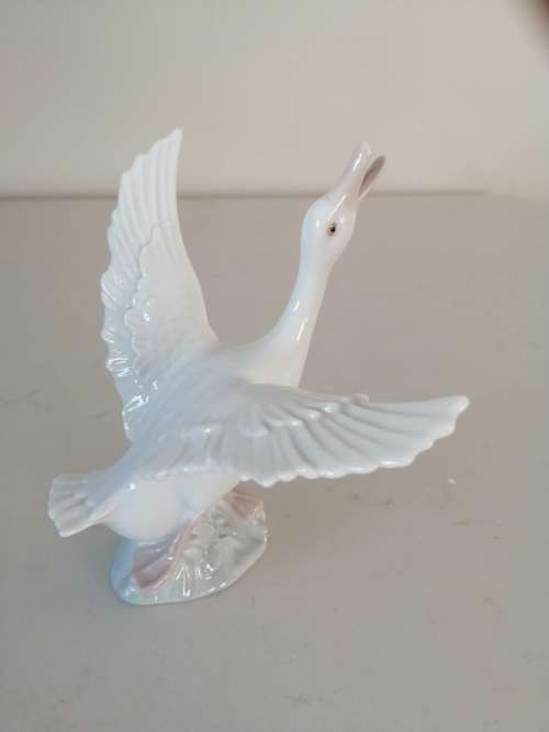 Lladro `Goose Takes Flight 1264 Flying Open Wings