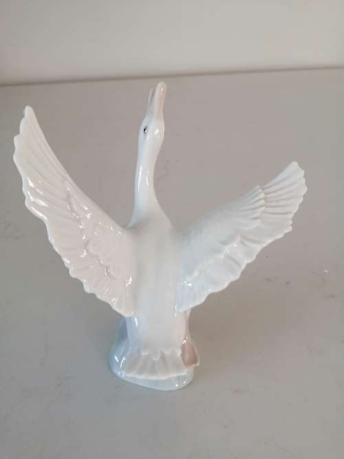 Lladro `Goose Takes Flight 1264 Flying Open Wings