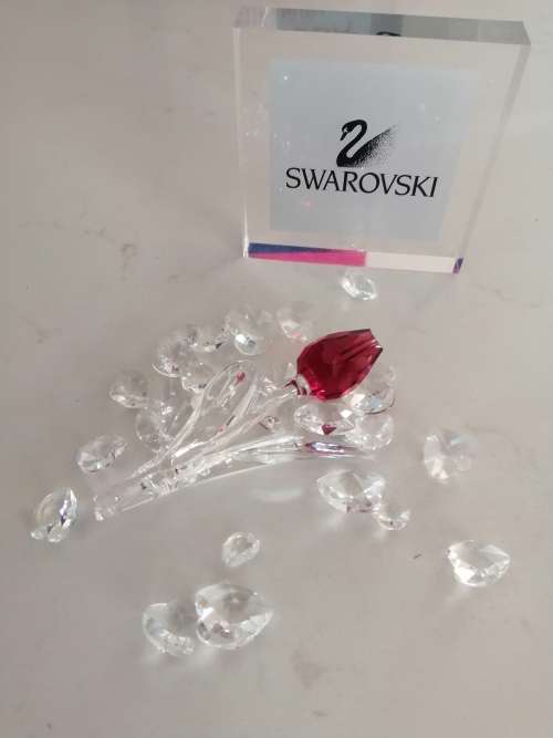 Swarovski - LARGE RED CRYSTAL TULIP and bag of small clear hearts  #