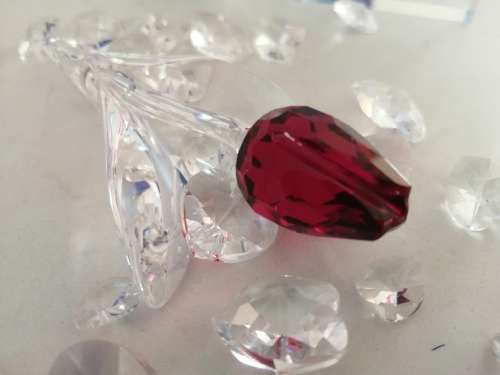 Swarovski - LARGE RED CRYSTAL TULIP and bag of small clear hearts  #