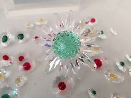 Lovely Swarovski Crystal Clear Green Marguerite Daisy Flower with small daisies  #