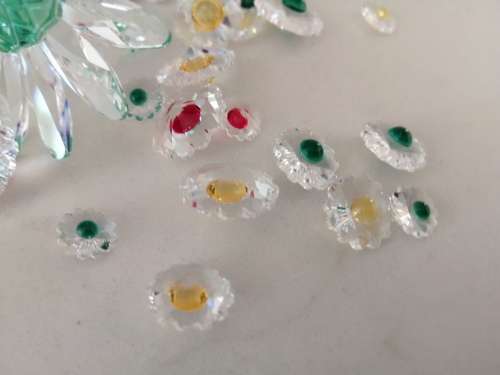 Lovely Swarovski Crystal Clear Green Marguerite Daisy Flower with small daisies  #