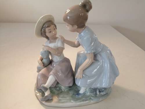 NAO LLADRO PORCELAIN FIGURINE 2 GIRLS AND BABY