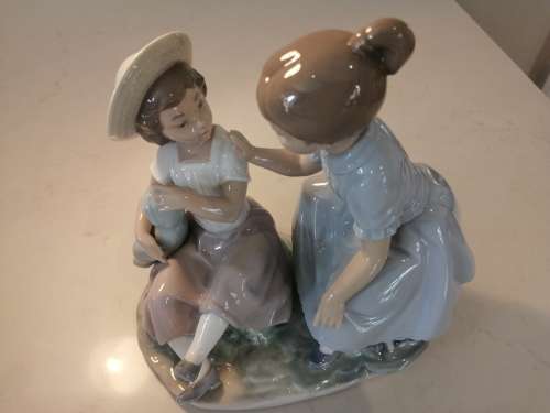 NAO LLADRO PORCELAIN FIGURINE 2 GIRLS AND BABY