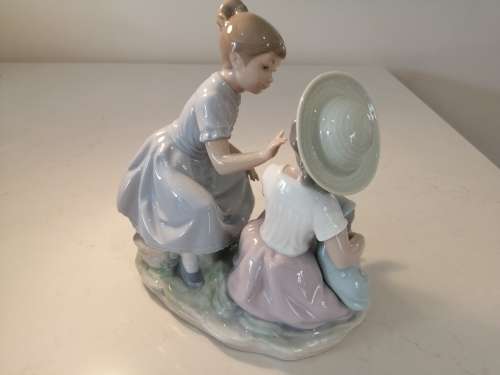 NAO LLADRO PORCELAIN FIGURINE 2 GIRLS AND BABY
