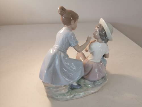 NAO LLADRO PORCELAIN FIGURINE 2 GIRLS AND BABY