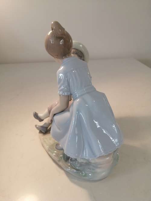 NAO LLADRO PORCELAIN FIGURINE 2 GIRLS AND BABY