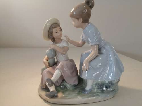 NAO LLADRO PORCELAIN FIGURINE 2 GIRLS AND BABY