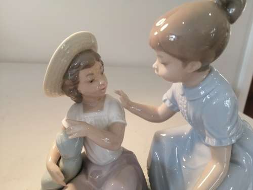 NAO LLADRO PORCELAIN FIGURINE 2 GIRLS AND BABY