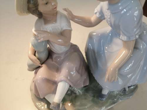NAO LLADRO PORCELAIN FIGURINE 2 GIRLS AND BABY
