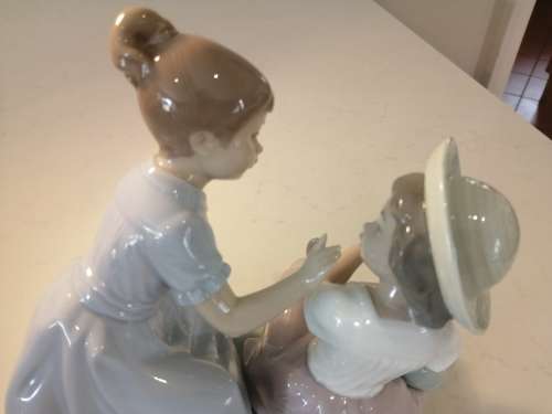 NAO LLADRO PORCELAIN FIGURINE 2 GIRLS AND BABY