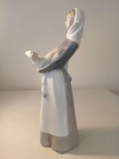 LADRO  `GIRL WITH LAMB` #4584