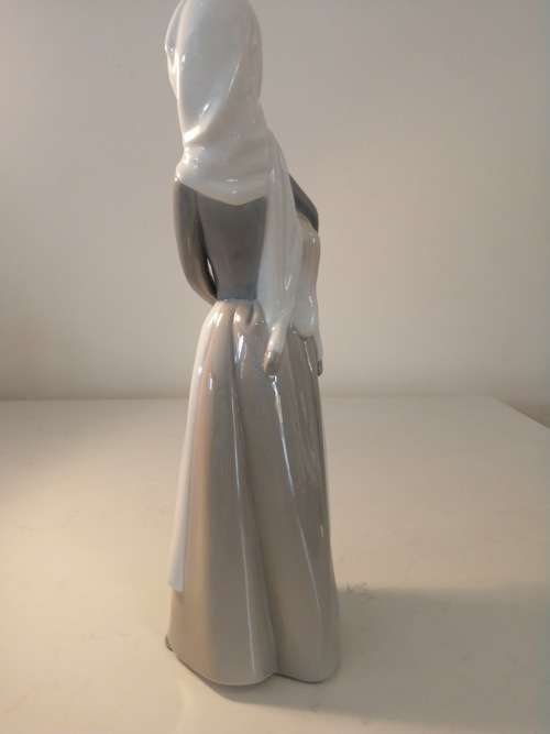 LADRO  `GIRL WITH LAMB` #4584