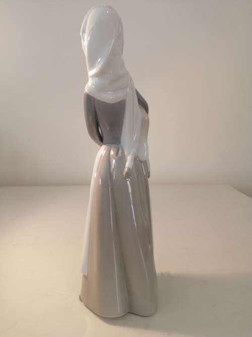 LADRO  `GIRL WITH LAMB` #4584
