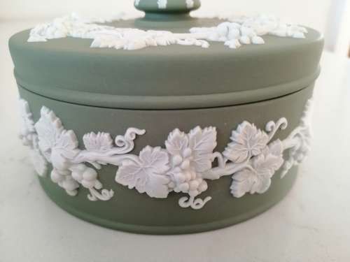 Vintage Wedgwood Green Jasperware Powder Pot Stunning  #