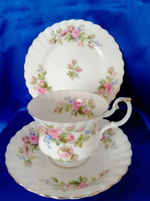 Royal Albert Moss Rose Cup Saucer Plate Trio Fine Bone England China