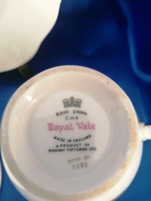 Royal Vale Gold Trim Cottage Garden Trio Bone China England