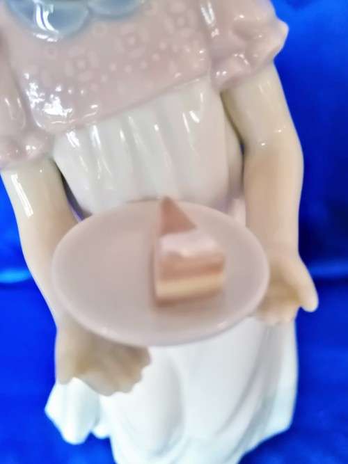 Lladro Figurine Birthday Girl Design #5429 Holding Plate w/ Slice of Cake