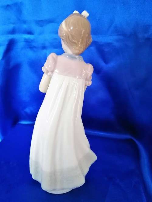 Lladro Figurine Birthday Girl Design #5429 Holding Plate w/ Slice of Cake