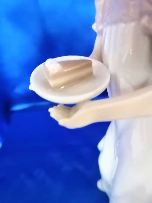 Lladro Figurine Birthday Girl Design #5429 Holding Plate w/ Slice of Cake