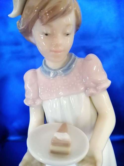 Lladro Figurine Birthday Girl Design #5429 Holding Plate w/ Slice of Cake