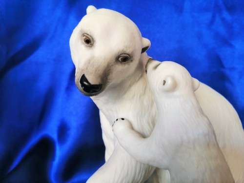 Brooks and Bentley Gentle Majesty Bear Hug Polar Bear and cub fine porcelain 1990 #