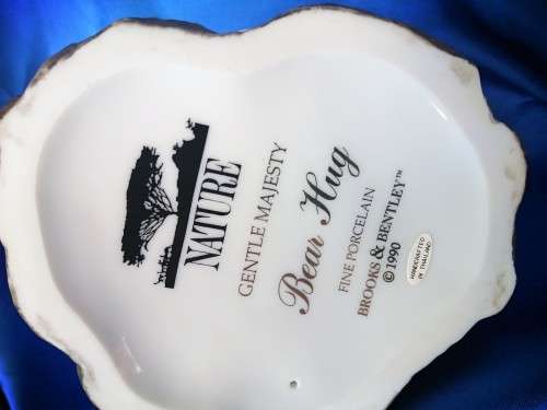 Brooks and Bentley Gentle Majesty Bear Hug Polar Bear and cub fine porcelain 1990 #