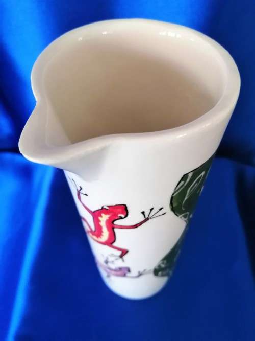 Hand painted Large Tall pottery Jug Lizards or geckos