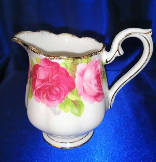 Royal Albert 1940`s Old English Rose Light Brushed Gold set