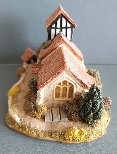 St. Marks Miniature by Lilliput Lane Handmade In Columbia United Kingdom #