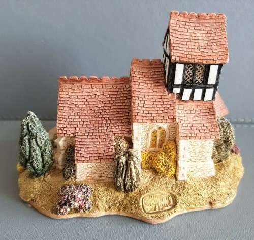 St. Marks Miniature by Lilliput Lane Handmade In Columbia United Kingdom #