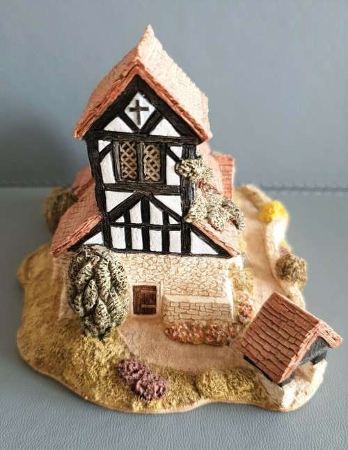 St. Marks Miniature by Lilliput Lane Handmade In Columbia United Kingdom #